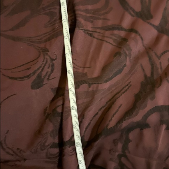 Bundle of 2 Subtle Patterned Large Athleta Momentum Tops in Burgundy & Teal - Picture 11 of 12